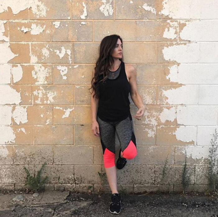 इस महिला की खूबसूरती बन चुकी है रहस्य, इस की उम्र आप बता पाएं तो कहलायेंगे बुद्धिमान