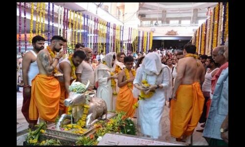 टीम की कामयाबी के लिए अब महाकाल के दर पहुंची प्रीति ज़िंटा, नहीं जाने दिया गर्भगृह में