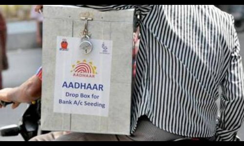 बैंक खाता-तत्काल पासपोर्ट के लिए आधार की अनिवार्यता नहीं हुई है खत्म: UIDAI