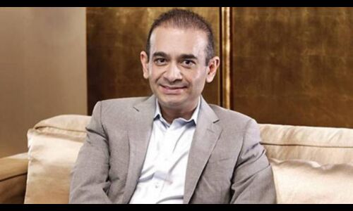 दिवालिया होने के बावजूद कर्मचारियों को बोनस देना चाहता है नीरव मोदी!