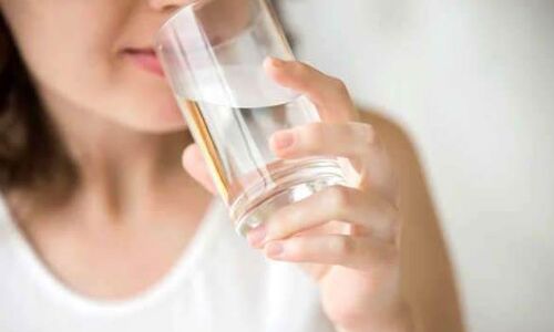 स्वस्थ रहने के लिए सुबह खाली पेट करें दो गिलास पानी का सेवन