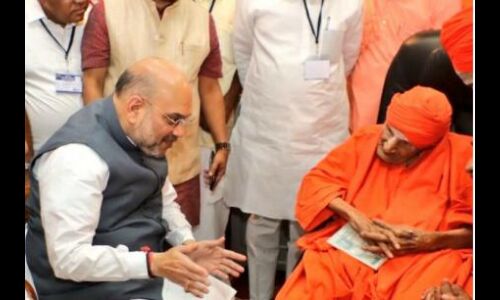 कौन हैं 111 साल के लिंगायत संत, जिनका आशीर्वाद चाहता है हर नेता