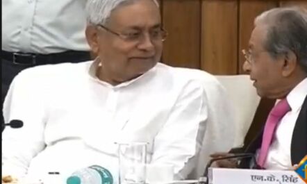 वित्त आयोग ने झाड़ा पल्ला, कहा- बिहार को विशेष दर्जा देना आयोग के क्षेत्राधिकार में नहीं वित्त आयोग ने झाड़ा पल्ला, कहा- बिहार को विशेष दर्जा देना आयोग के क्षेत्राधिकार में नहीं