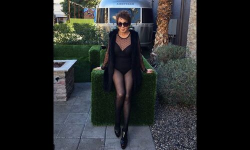 बुढ़ापे में इंसान सठिया जाता है लेकिन ये तो LINGERIE MODEL बन गई