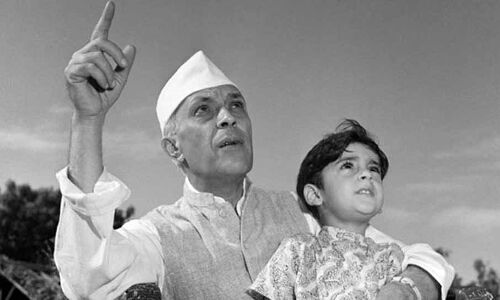 जीवन ताश के पत्तों के खेल की तरह है, जानें चाचा नेहरू के 10 अनमोल वचन