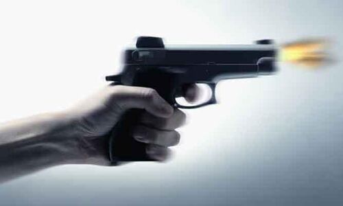 अमेरिका कोर्ट परिसर में चली गोली, तीन लोग घायल...