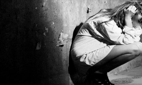 बिहार: ट्रेन से खींच ली दिव्यांग दंपति की बेटी, सुनसान जगह ले जाकर 4 युवकों ने किया गैंगरेप बिहार: ट्रेन से खींच ली दिव्यांग दंपति की बेटी, सुनसान जगह ले जाकर 4 युवकों ने किया गैंगरेप