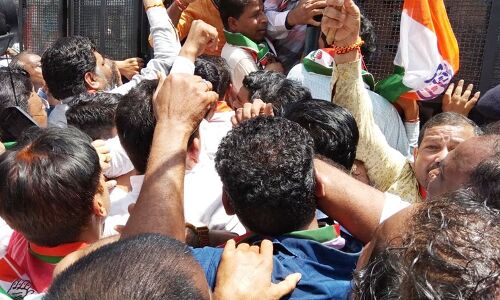 मुलताई में कांग्रेसी-पुलिसकर्मी भिड़े, सैकड़ों गिरफ्तार मुलताई में कांग्रेसी-पुलिसकर्मी भिड़े, सैकड़ों गिरफ्तार