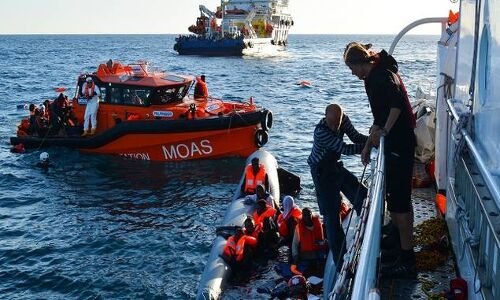माल्टा से दूर समुद्र में 69 प्रवासियों को बचाया गया, नौसेना ने दी जानकारी