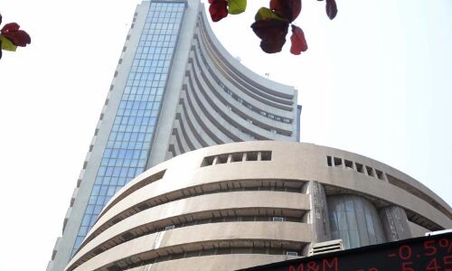 सेंसेक्स 51 अंक चढ़कर 38336 के स्तर पर बंद, फार्मा शेयर्स में हुई खरीदारी सेंसेक्स 51 अंक चढ़कर 38336 के स्तर पर बंद, फार्मा शेयर्स में हुई खरीदारी