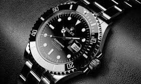 रोलेक्स की घड़ियों की कीमत क्यों होती है लाखों में? आप भी जानिए