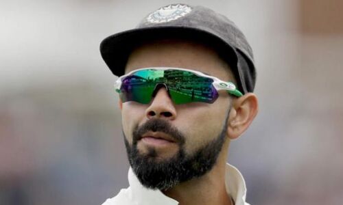 INDvsENG: विराट कोहली हार के बाद भी बने मैन ऑफ द सीरीज, सैम कुरैन के साथ बांटा खिताब INDvsENG: विराट कोहली हार के बाद भी बने मैन ऑफ द सीरीज, सैम कुरैन के साथ बांटा खिताब