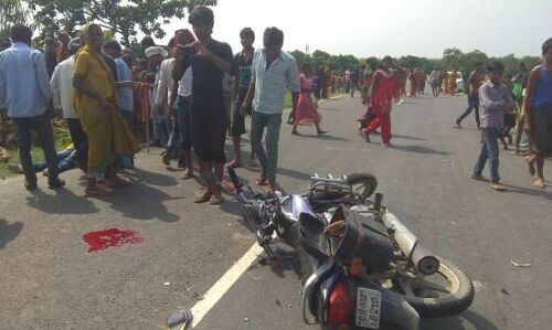 मोटरसाइकिलों की आमने- सामाने टक्कर में दो की मौत, दो गंभीर रूप से घायल मोटरसाइकिलों की आमने- सामाने टक्कर में दो की मौत, दो गंभीर रूप से घायल