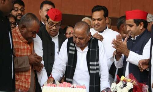 समाजवादी पार्टी के कार्यालय में अखिलेश ने दी मुलायम को जन्मदिन की बधाई समाजवादी पार्टी के कार्यालय में अखिलेश ने दी मुलायम को जन्मदिन की बधाई