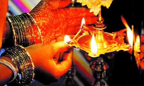 नवरात्रि में करें इस मन्त्र का जाप, दांपत्य जीवन होगा खुशहाल