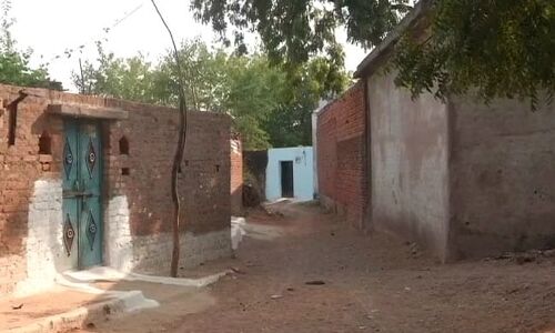 इस गांव में रहते हैं सिर्फ बच्चे और बुजुर्ग, वजह हैरान करने वाली इस गांव में रहते हैं सिर्फ बच्चे और बुजुर्ग, वजह हैरान करने वाली