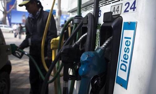 दक्षिण के इस दिग्गज नेता ने दिया पेट्रोल के दामों में 19.34 रुपये की कटौती का फॉर्मूला