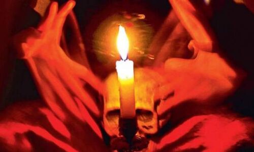 काले जादू से छुटकारे के बहाने बाबा ने मांग लिया लड़की के प्राइवेट पार्ट का फोटो