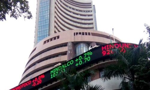 मजबूत रुपये और सस्ते तेल से बाजार में गिरावट पर ब्रेक, सेंसेक्स 34,000 के ऊपर हुआ बंद - उछले एविएशन स्टॉक्स मजबूत रुपये और सस्ते तेल से बाजार में गिरावट पर ब्रेक, सेंसेक्स 34,000 के ऊपर हुआ बंद - उछले एविएशन स्टॉक्स