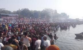 आज है शनिश्चरी अमावस्या, नेमावर के नर्मदा घाट पर हजारों ने किया स्नान