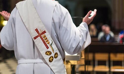 बाल शोषण से लड़ाई चर्च की प्राथमिकता होनी चाहिए :वेटिकन पैनल