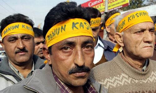 कश्मीरी पंडित निर्वासित जीवन जी रहे कश्मीरी पंडित निर्वासित जीवन जी रहे