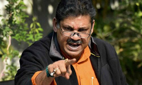 बिहारः अधिकारियों ने खोला कीर्ति आजाद के खिलाफ मोर्चा, ऐसे करेंगे सांसद का विरोध बिहारः अधिकारियों ने खोला कीर्ति आजाद के खिलाफ मोर्चा, ऐसे करेंगे सांसद का विरोध