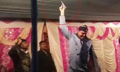 मुंगेर में डांसर के सामने जोश में युवक ने कर दी फायरिंग