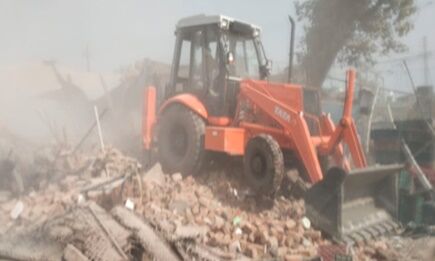 सालों पुरानी सब्जी मंडी ऐसे मिट्टी में मिल गई,