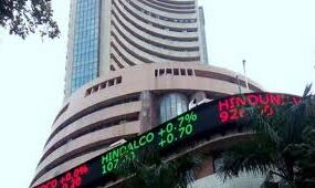 शेयर बाजार में कोहराम, निवेशकों के 3.5 लाख करोड़ रुपये स्वाहा-दो दिनों में 1300 अंक टूटा सेंसेक्स शेयर बाजार में कोहराम, निवेशकों के 3.5 लाख करोड़ रुपये स्वाहा-दो दिनों में 1300 अंक टूटा सेंसेक्स