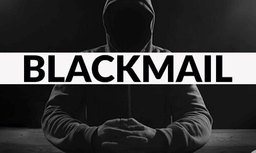 छात्रा का प्रेमपत्र हाथ लगा तो अध्यापक साथी के साथ मिल करने लगा ब्लैकमेल छात्रा का प्रेमपत्र हाथ लगा तो अध्यापक साथी के साथ मिल करने लगा ब्लैकमेल