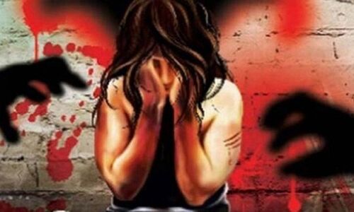 बिहार: मुजफ्फरपुर गर्ल्स हॉस्टल में यौन शोषण, 44 में 3 नाबालिग लड़कियां गर्भवती बिहार: मुजफ्फरपुर गर्ल्स हॉस्टल में यौन शोषण, 44 में 3 नाबालिग लड़कियां गर्भवती