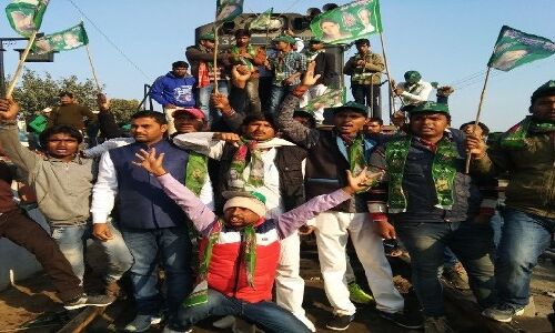 बिहार: बालू खनन नीति के खिलाफ लालू का बिहार बंद, कई जगह रोकी ट्रेनें