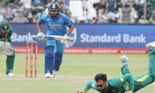 रोहित ने फिर बता दिया, जब वो रंग में होते हैं तो रनों की बारिश होती है