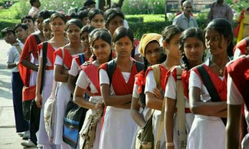 शादी-शुदा छात्राएं कुंवारी लड़कियों को बरगला देती हैं, इसलिए इस कॉलेज में एडमिशन मना है