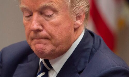 शटडाउन ने लगाया ट्रंप की पार्टी पर ब्रेक, ओवल ऑफिस में बिताया पूरा दिन