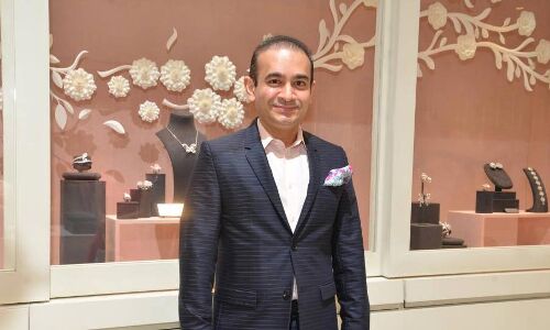 पीएनबी स्कैम: नीरव मोदी और मेहुल चौकसी के खिलाफ गैरजमानती वारंट जारी