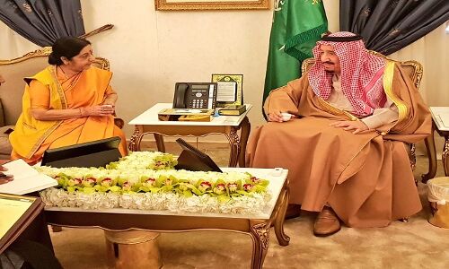 सऊदी किंग शाह सलमान से मिलीं विदेश मंत्री सुषमा स्वराज, जनाद्रियाह महोत्सव का किया उद्घाटन