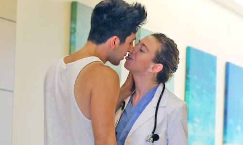 शारीरिक सम्बन्ध बनाकर अपने मरीजो का करती हैं इलाज, जानिये पूरी खबर !