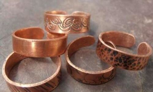 तांबे की अंगूठी के होते हैं ये 4 फायदे, जानिए किस उंगली में पहनना होता है शुभ