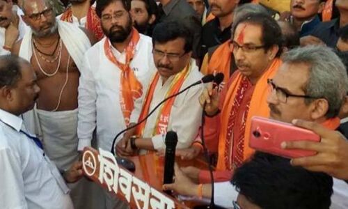 उद्धव ने की रामलला मंदिर में प्रार्थना: अयोध्या