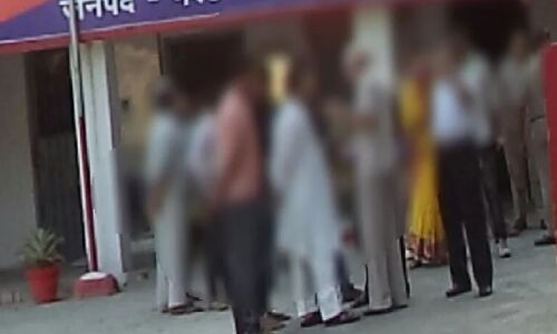 युवती का थाने में हंगामा, बोली- मैंने शादी कर ली है, धर्म परिवर्तन भी करूंगी