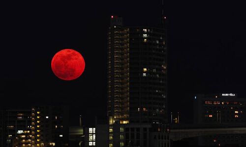 बुधवार की रात होगी बहुत अनोखी रात, अपना रूप बदलकर इस तरह दिखाई देगा चाँद