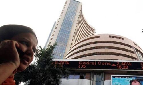 सेंसेक्स 220 अंक गिरकर हुआ बंद, टाटा मोटर्स के शेयर्स में हुई बिकवाली