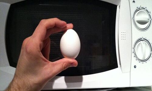 अंडे के साथ भूल कर भी न करना ये भूल, पड़ जाएंगे लेने के देने