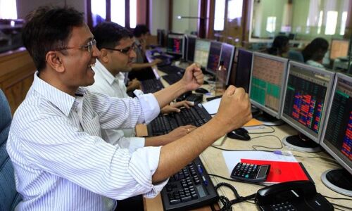 एग्जिट पोल के नतीजों से चहका शेयर बाजार, 303 अंक उछलकर 33,550 पर पहुंचा सेंसेक्स