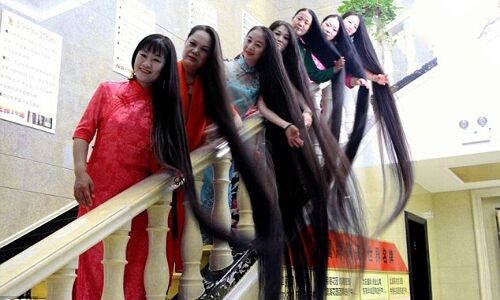 omg.....इस गांव में महिलाओं के बाल होते हैं 7 फुट लंबे!