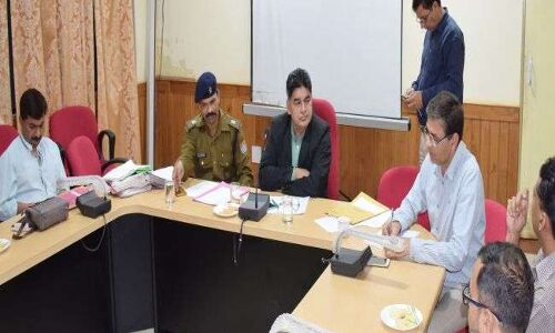 रैगिंग मामले में एमबीबीएस के तीन छात्रों पर कड़ी कार्रवाई, दो हॉस्टल से बर्खास्त रैगिंग मामले में एमबीबीएस के तीन छात्रों पर कड़ी कार्रवाई, दो हॉस्टल से बर्खास्त