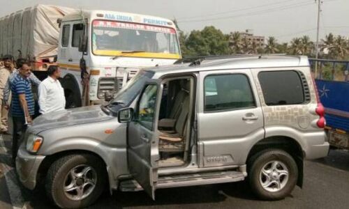 सड़क हादसे में बाल-बाल बचे तोगड़िया, ट्रक ने मारी कार को टक्कर