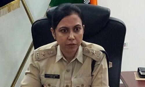 बिहार: मुजफ्फरपुर के एसएसपी के तबादले पर सियासत तेज, तेजस्वी यादव ने साधा निशाना बिहार: मुजफ्फरपुर के एसएसपी के तबादले पर सियासत तेज, तेजस्वी यादव ने साधा निशाना